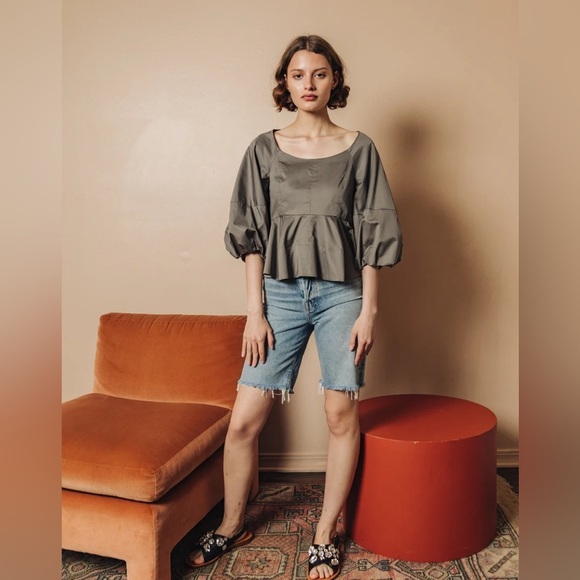 AGOLDE 90s Pinch Waist Shorts in Latitude - Picture 2 of 7